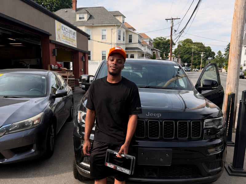 Jervens con su Jeep Grand Cherokee 2019 en Exclusive Motors