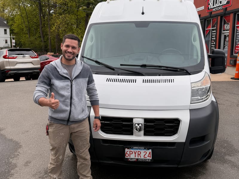 Mauricio Soares con su Ram ProMaster Cargo Van en Exclusive Motors