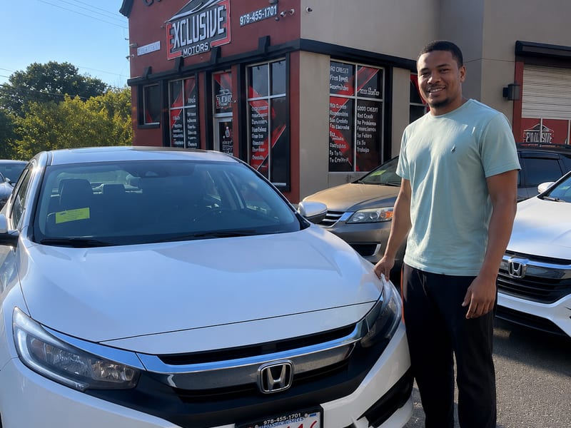 Wens con su Honda Civic Touring en Exclusive Motors